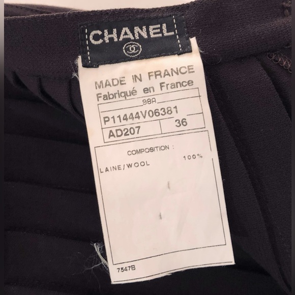 CHANEL authentic Espresso worsted wool, pleated Skirt 26" length 24" waist - Picture 3 of 17